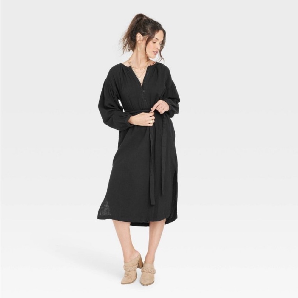 Women's Balloon Long Sleeve Tie-Front
Shirtdress - Universal Thread black